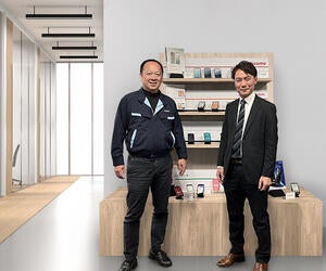 FCNTプロダクト&サービス事業本部 プロダクト事業部 事業部長の肥塚秀彦氏とゴアフィールドセールスアソシエイトの白井努